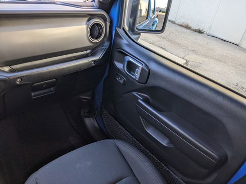 Used 2021 Jeep Gladiator Sport image 13