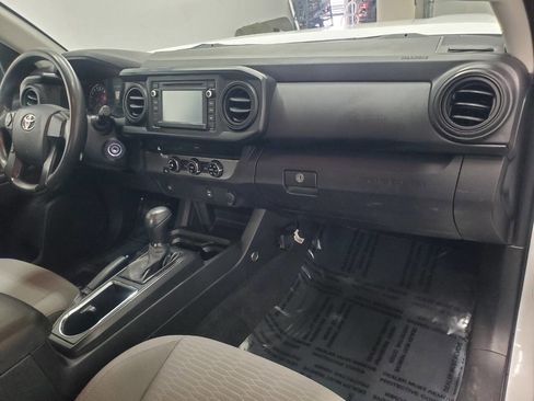 Used 2016 Toyota Tacoma SR5 RWD image 12