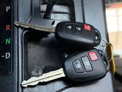 Used 2018 Toyota RAV4 LE w/ Carpet Mat Package FWD image 13