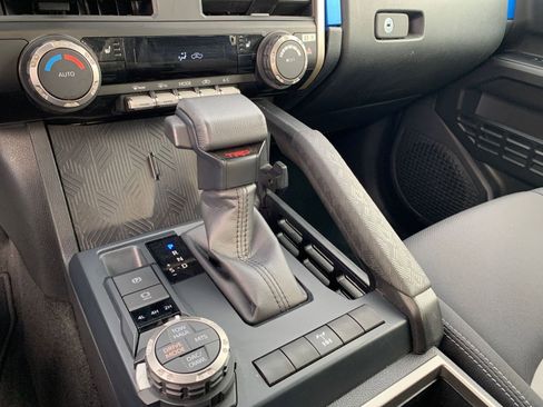 Used 2025 Toyota Tacoma TRD Off-Road image 40