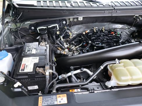 Used 2019 Ford Expedition XLT w/ Equipment Group 202A AWD/4WD image 39
