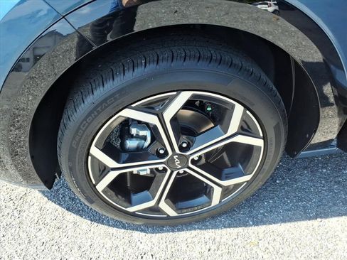 New 2025 Kia Niro EX Touring image 14