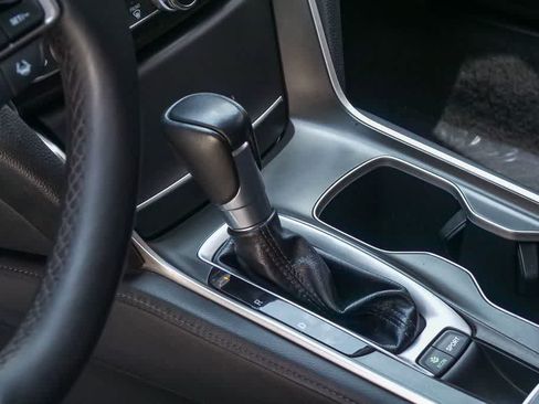 Used 2018 Honda Accord Touring image 16