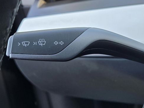 Used 2023 Tesla Model Y Performance image 18