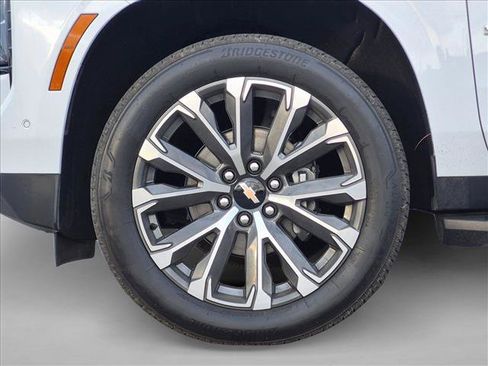 Used 2026 Chevrolet Suburban High Country RWD image 24