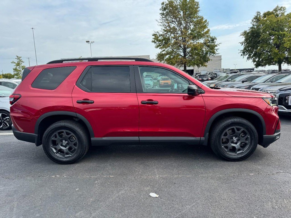 Used 2023 Honda Pilot TrailSport image 2