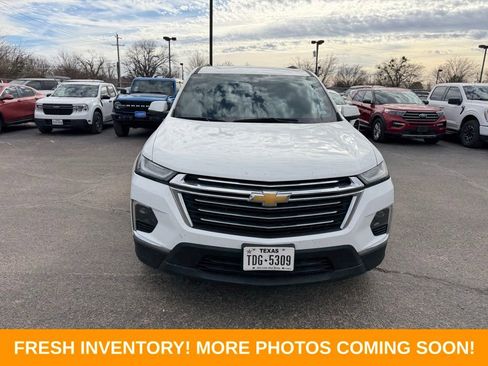 Used 2023 Chevrolet Traverse LT image 2