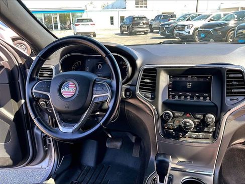 Used 2021 Jeep Grand Cherokee Laredo AWD/4WD image 22