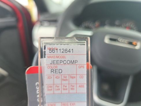 Used 2025 Jeep Compass Limited image 4