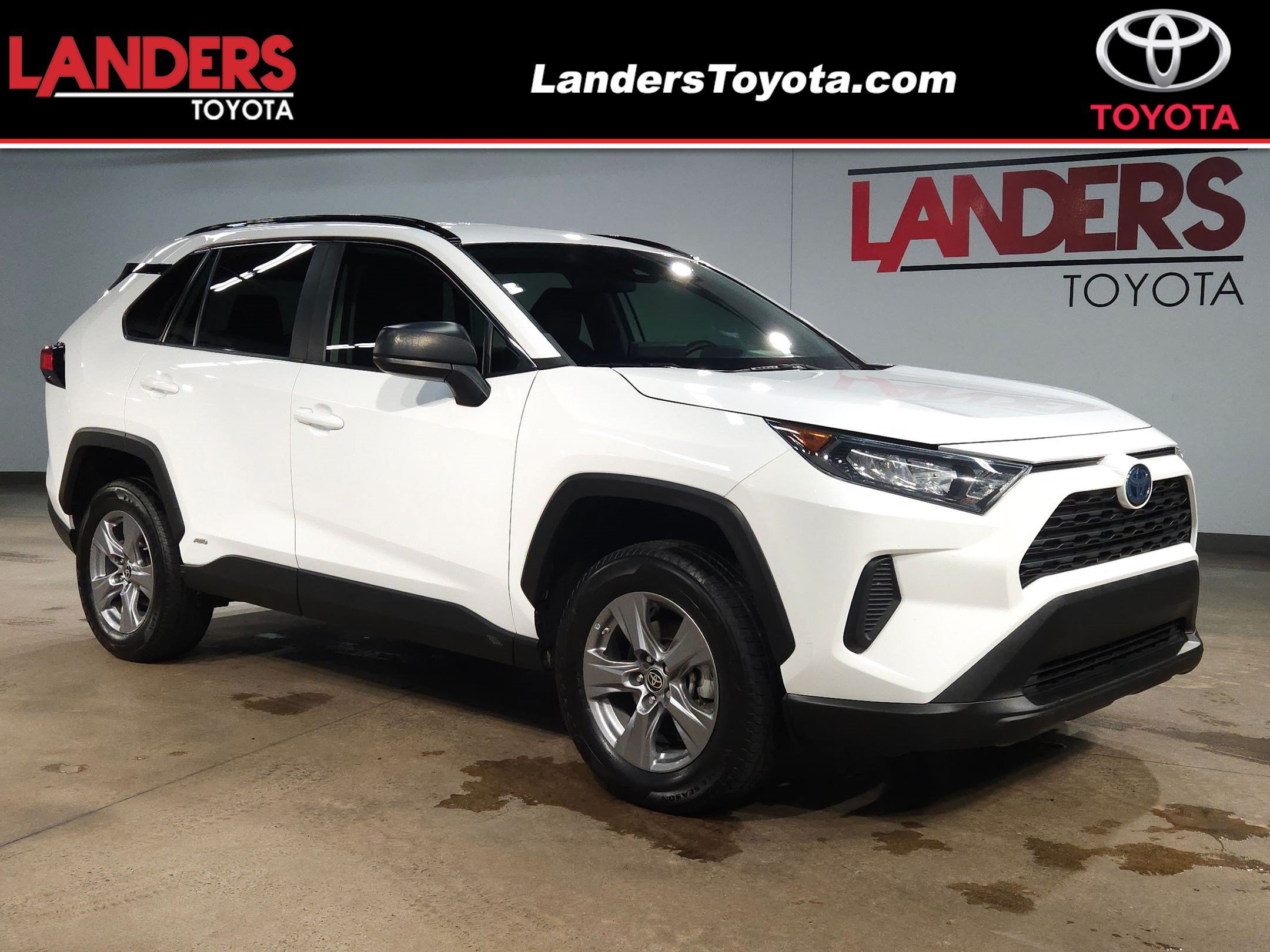 Used 2022 Toyota RAV4 LE AWD/4WD image 1
