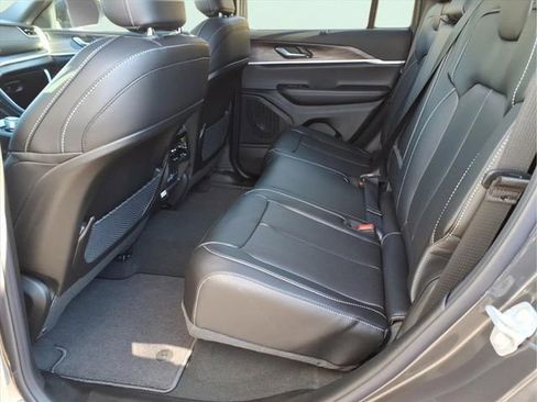 New 2025 Jeep Grand Cherokee Limited w/ Luxury Tech Group II image 10