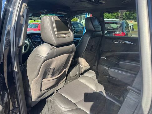 Used 2018 Cadillac Escalade Platinum AWD/4WD image 30