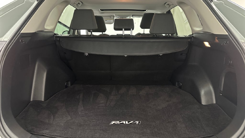 Certified 2021 Toyota RAV4 XLE w/ Convenience Package AWD/4WD image 13