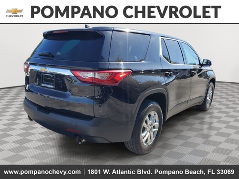 Used 2019 Chevrolet Traverse LS image 3