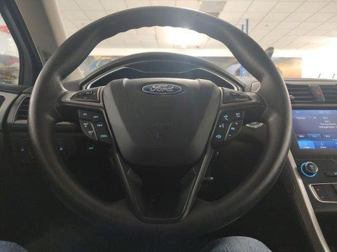 Used 2020 Ford Fusion SE image 15
