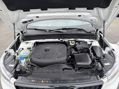 Used 2019 Volvo XC40 T5 R-Design image 10