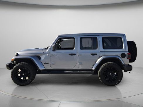 Used 2019 Jeep Wrangler Unlimited Sahara AWD/4WD image 4