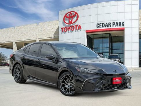 Used 2025 Toyota Camry XSE FWD image 1