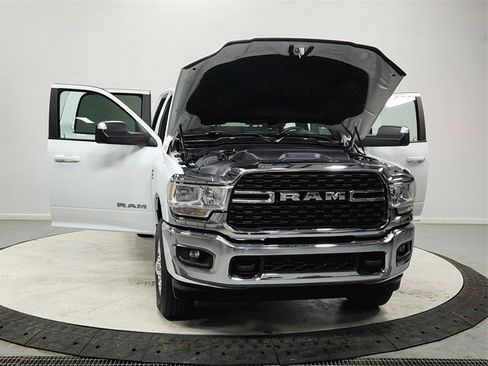 Used 2022 RAM 2500 Big Horn w/ Cold Weather Group image 10