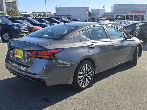 New 2025 Nissan Altima 2.5 SV image 2