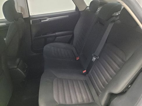 Used 2017 Ford Fusion SE w/ Fusion SE Technology Package image 18