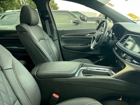 Used 2024 Buick Enclave Avenir w/ Avenir Technology Package AWD/4WD image 9