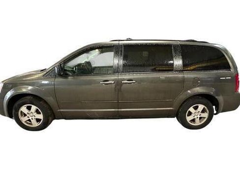 Used 2010 Dodge Grand Caravan SE FWD image 2