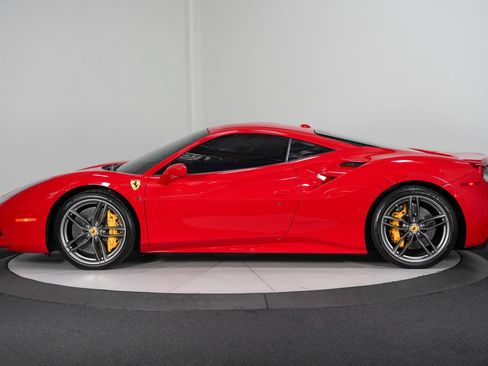 Used 2017 Ferrari 488 GTB RWD image 6