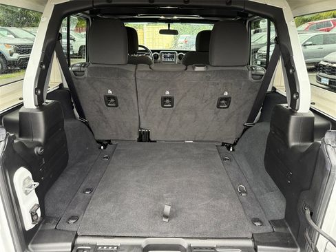 Used 2022 Jeep Wrangler Unlimited Sport image 21