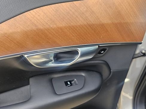 Certified 2024 Volvo XC90 B5 Plus w/ Protection Package Premier image 15