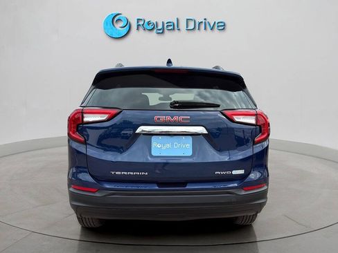Used 2022 GMC Terrain SLE w/ Driver Convenience Package AWD/4WD image 5