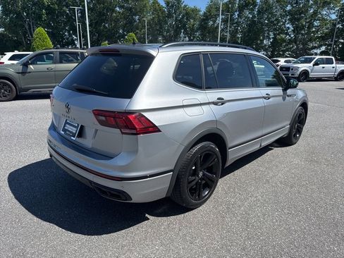 Certified 2023 Volkswagen Tiguan SE R-Line FWD image 7