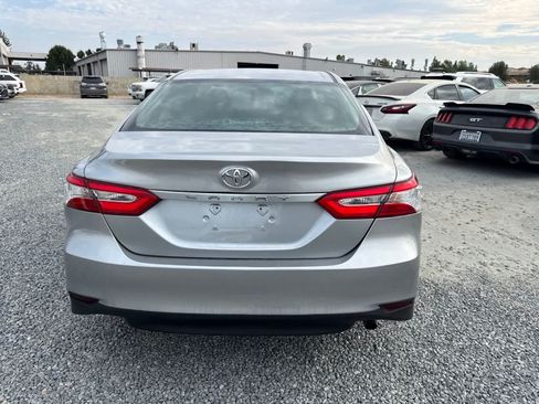 Used 2018 Toyota Camry LE FWD image 5
