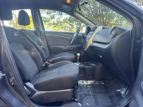 Used 2015 Nissan Versa SV FWD image 11
