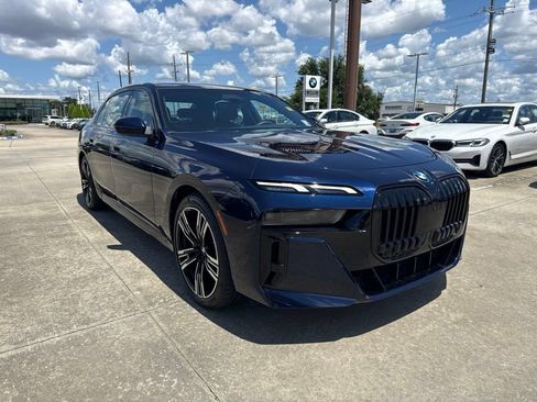 Certified 2023 BMW 760i xDrive AWD/4WD image 7