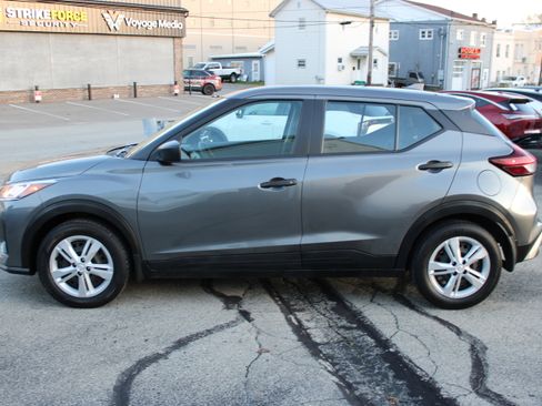 Used 2021 Nissan Kicks S image 2