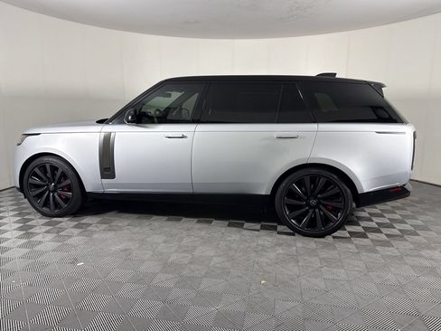 Used 2025 Land Rover Range Rover SV AWD/4WD image 2