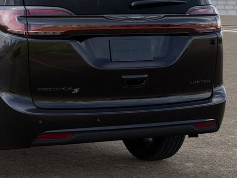 New 2026 Chrysler Pacifica Limited image 13