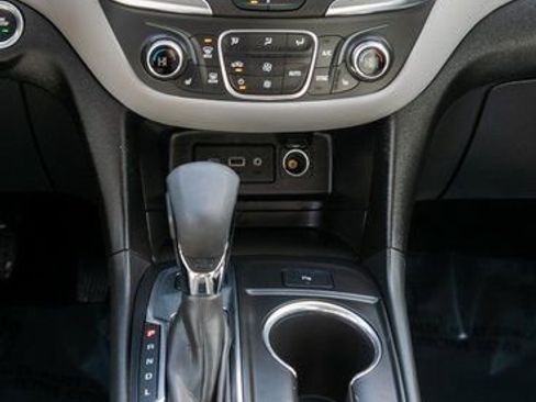 Used 2024 Chevrolet Equinox LT w/ Driver Convenience Package AWD/4WD image 17