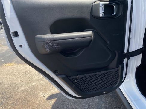 Used 2023 Jeep Wrangler Unlimited w/ Sun & Screen Package AWD/4WD image 18