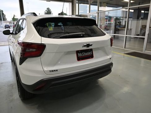 New 2026 Chevrolet Trax LT w/ Sunroof Package FWD image 6