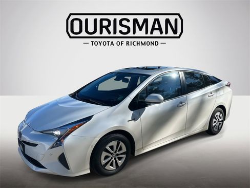 Used 2017 Toyota Prius Four image 9