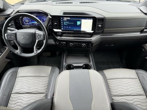 Used 2025 Chevrolet Silverado 2500 ZR2 w/ Technology Package image 4