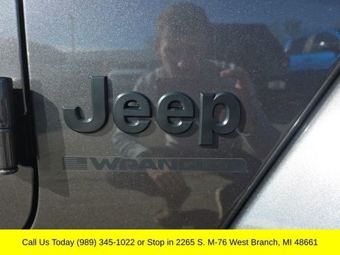 Used 2025 Jeep Wrangler Unlimited Sahara image 9