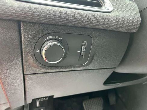 Used 2019 Chevrolet Cruze LT image 25