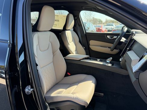 New 2026 Volvo XC60 B5 Core image 8