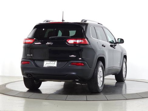 Used 2018 Jeep Cherokee Latitude Plus w/ Cold Weather Group AWD/4WD image 11