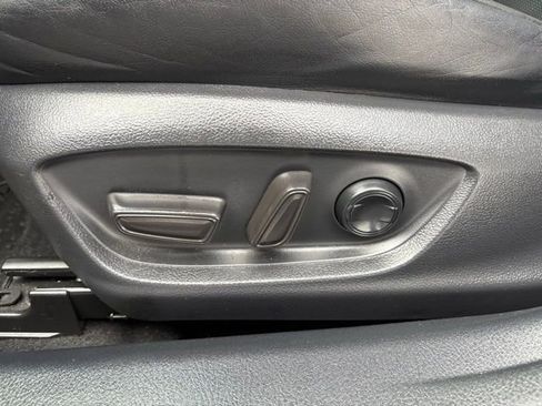 Used 2019 Toyota Avalon XSE image 25