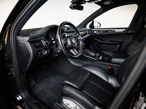 Certified 2023 Porsche Macan AWD/4WD image 4