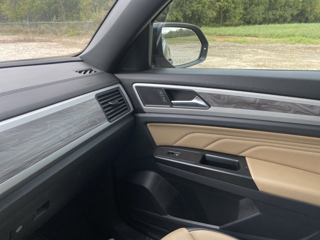 Used 2021 Volkswagen Atlas Cross Sport SE w/ Panoramic Sunroof Package FWD image 29